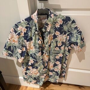 Chubbie's Size Medium Men's Floral 1/4 button shirt